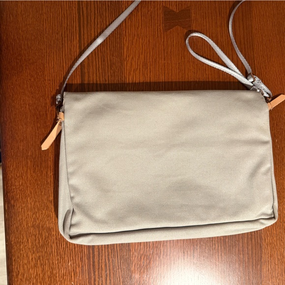 Petunia Pickle Bottom crossover diaper clutch - Picture 9 of 10